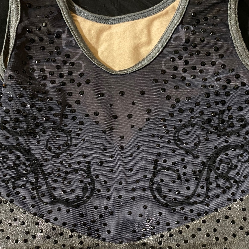 QUATRO. Girls' Metallic Gray and Black Gymnastics Leotard - Picture 5 of 8